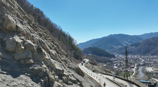 DRDP Buzău: Încep lucrările de punere în siguranţă a DN 10 în zona Siriu, unde există frecvent căderi de pietre de pe versanţi ce determină închiderea circulaţiei