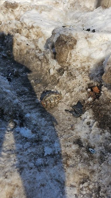 Autorităţile au fost alertate că pe o stradă din Sectorul 2 s-ar afla un proiectil / Specialiştii au constatat că obiectul nu avea încărcătură pirotehnică - FOTO
