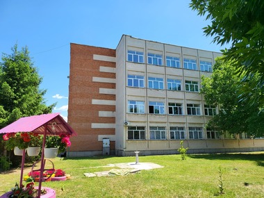 Olt: Un tânăr de 17 ani a folosit spray lacrimogen într-o sală de clasă din Caracal / Şase eleve s-au simţit rău şi au fost duse la spital 