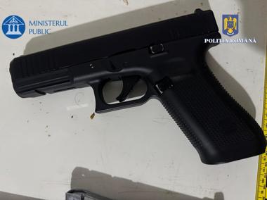 Aproape 3400 de arme de foc şi sute de mii de cartuşe deţinute ilegal, ridicate de poliţiştii români în urma acţiunilor de anul trecut
