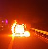O maşină a luat foc pe autostrada Timişoara- Lugoj, iar şoferul este de negăsit / 5 maşini s-au tamponat în aceeaşi zonă - FOTO
