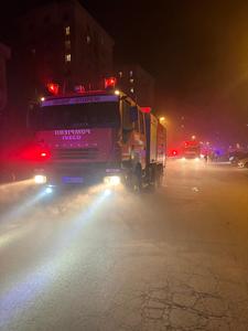 UPDATE - Incendiu cu degajare mare de fum, în parcarea subterană a unui complex din Ştefăneştii de Jos/ Pompierii intervin cu zece autospeciale de stingere/ A fost emis mesaj RO-Alert/ Două persoane au primit îngrijiri medicale - FOTO, VIDEO