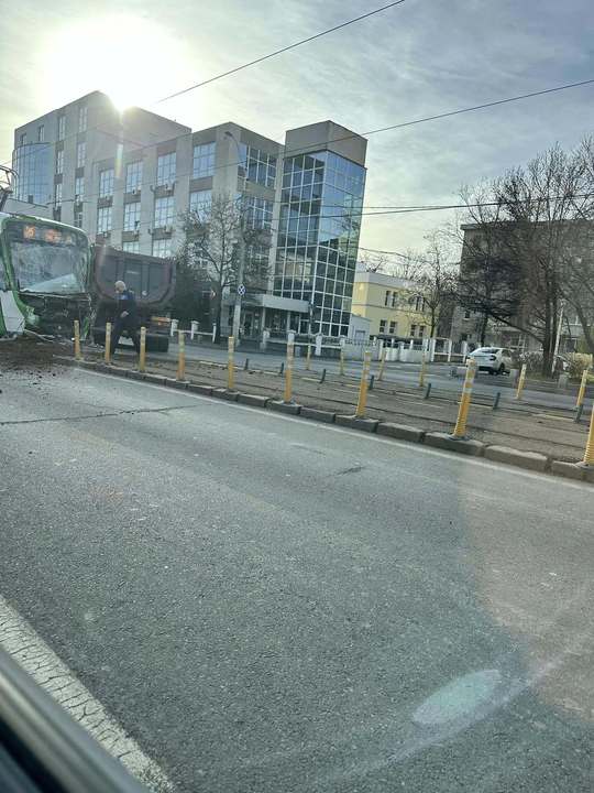 FOTO - Facebook / Info Trafic Rutier - Bucuresti si Ilfov / Accidente / Filmari / Radare