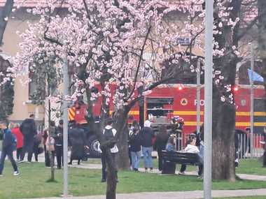 UPDATE - Incendiul anunţat la acoperişul unei şcoli din Târgu Jiu nu s-a confirmat / 150 de persoane s-au autoevacuat
