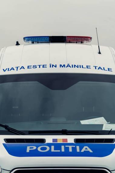 Hunedoara: Femeie lovită în abdomen de doi copii de 10 şi 11 ani / Victima a ajuns la spital