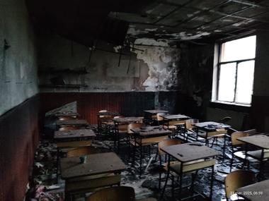 UPDATE - Anchetă la Galaţi pentru identificarea responsabililor de incendierea unei săli de clasă a şcolii din localitatea Malul Alb/ Poliţia a identificat un suspect, un bărbat de 35 de ani - VIDEO
