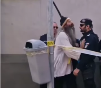 Stegarul Dac, recalcitrant la sediul Arestului Central din Bucureşti / A lovit un jandarm în piept, când i s-a restricţionat accesul / Acte de sesizare penală  - VIDEO