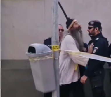 Stegarul Dac, recalcitrant la sediul Arestului Central din Bucureşti / A lovit un jandarm în piept, când i s-a restricţionat accesul / Acte de sesizare penală  - VIDEO