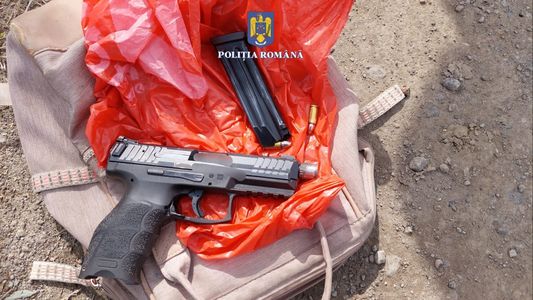 Bărbat din judeţul Galaţi, reţinut după ce a încercat să vândă un pistol calibru 9 mm / Cât a cerut pe arma letală


