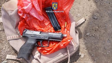 Bărbat din judeţul Galaţi, reţinut după ce a încercat să vândă un pistol calibru 9 mm / Cât a cerut pe arma letală

