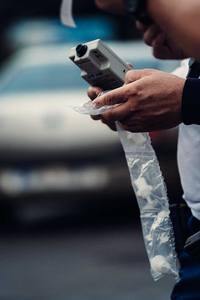 Prahova: Poliţist rutier nevoit să facă teste de depistare a drogurilor, după ce aparatul pe care îl are în dotare şi în care a suflat dădea eroare, a arătat că a consumat stupefiante. Analizele amănunţite au contrazis drugtestul