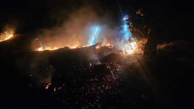 Incendiu de vegetaţie care s-a extins pe 50 de hectare, în judeţul Maramureş / Focul, într-o zonă greu accesibilă - VIDEO