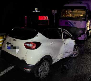 Caraş-Severin: Femeie moartă, după ce a fugit cu o maşină furată/ Ea a intrat frontal într-un camion în timp ce fugea de Poliţie, cu pneurile perforate