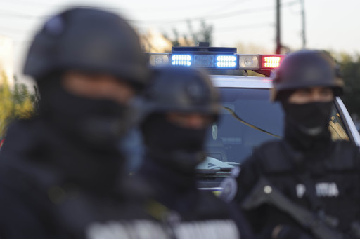Şase bărbaţi, arestaţi preventiv după comiterea mai multor furturi în judeţul Braşov / Au fost prinşi în flagrant, după ce au sustras cablu electric din cupru în valoare de peste 87.000 de lei

