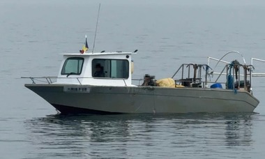Constanţa: Patru bărbaţi au fost prinşi când pescuiau ilegal în Marea Neagră / Ei se aflau la bordul unui pescador neînregistrat care avea un motor furat / La bordul ambarcaţiunii au fost găsite peste 730 de kilograme de calcan - FOTO

