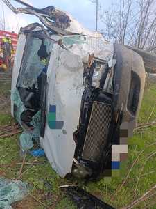 Teleorman: Patru răniţi, în urma unui accident produs pe drumul european 70, unde o dubă s-a răsturnat