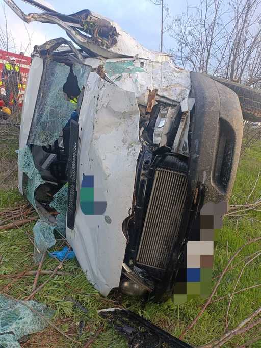 Teleorman: Patru răniţi, în urma unui accident produs pe drumul european 70, unde o dubă s-a răsturnat