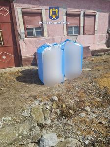 Arad: Peste 40 de tone de substanţe periculoase, depozitate pe un drum principal / Au fost ridicate de poliţişti