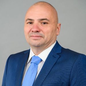Cluj: Primarul comunei Corneşti, cercetat sub control judiciar după ce ar fi furat motorină din staţia de carburant aparţinând Primăriei şi ar fi folosit în interes personal autoutilitare ale instituţiei/ El are interdicţie să îşi exercite funcţia