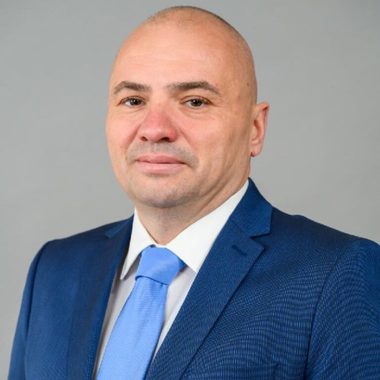 Cluj: Primarul comunei Corneşti, cercetat sub control judiciar după ce ar fi furat motorină din staţia de carburant aparţinând Primăriei şi ar fi folosit în interes personal autoutilitare ale instituţiei/ El are interdicţie să îşi exercite funcţia