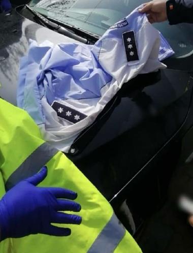 Giurgiu: Un bărbat care a pretins că este poliţist şi a cerut unei familii un miel, fără a-l plăti, a fost reţinut / Era îmbrăcat în uniformă a Poliţiei Române