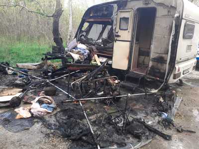 UPDATE - Constanţa: Două persoane au suferit arsuri după ce rulota lor a luat foc / O victimă are arsuri pe 98% din corp şi este ventilată mecanic/ Răniţii au fost preluaţi de elicopterul SMURD / Incendiul a pornit de la pavilionul rulotei