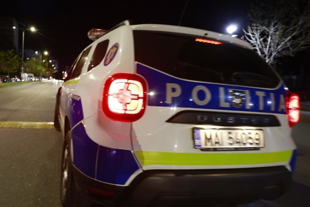 Dosar penal şi amendă pentru un gălăţean prins conducând fără permis/ Tânărul nu a oprit la semnalele poliţiştilor, dar a fost prins după o urmărire de doi kilometri