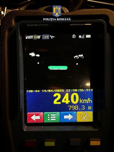 Un tânăr de 22 de ani din Giurgiu, prins când circula cu 240 km/h pe Autostrada Bucureşti – Constanţa / El a fost amendat cu 4.000 de lei şi lăsat fără permis pentru următoarele patru luni 
