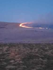 Maramureş: Incendiul de vegetaţie uscată din zona Runcu a afectat aproximativ 200 de hectare / Pompierii au reuşit să limiteze extinderea la fondul forestier / S-a intervenit cu drona - FOTO