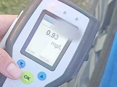 Olt: Un bărbat care a condus maşina având o concentraţie de 0,93 mg/l alcool pur în aerul expirat, a refuzat să oprească la semnalele poliţiştilor şi a lovit o maşină, rănind o femeie, arestat

 