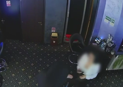 Bărbat care a ameninţat angajata unei săli de jocuri de noroc din Bucureşti şi a sustras bani, reţinut – VIDEO