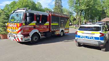 UPDATE - Iaşi: Trei persoane, rănite după ce o creangă a căzut peste ele, în Parcul Copou/ Un bărbat şi o femeie, transportaţi la spital