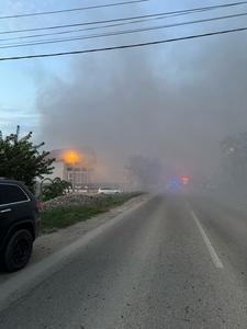 Vrancea: Incendiu de proporţii  la un depozit de materiale de construcţii din municipiul Adjud - FOTO