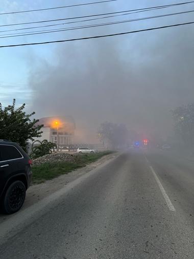 Vrancea: Incendiu de proporţii  la un depozit de materiale de construcţii din municipiul Adjud - FOTO
