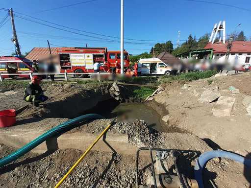 UPDATE - Cluj: Doi copii de 4 şi 6 ani au căzut într-o groapă cu apă, fiind scoşi în stop cardio-respirator / Nu au putut fi salvaţi de către echipele medicale / Incidentul, produs în incinta unui şantier pentru lucrări la calea ferată

