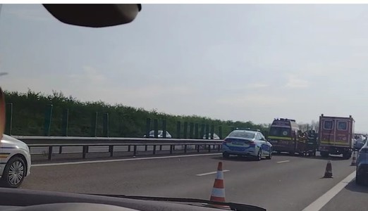 Acccident cu 6 maşini pe A2, sensul spre Constanţa, în zona localităţii Dragalina. Trei persoane necesită îngrijiri medicale la faţa locului - FOTO
