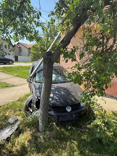 Timiş: O femeie şi fiicele sale, de 7 şi 11 ani, la spital după ce au fost rănite într-un accident rutier/ Şoferul vinovat, un tânăr de 25 de ani, nu a acordat prioritate