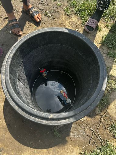 Galaţi: Copil de doi ani, căzut într-un canal din apropierea locuinţei/ El a fost scos de tatăl său, fiind apoi dus cu un elicopter SMURD la la spital