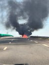 Trafic oprit pe Autostrada Soarelui, în judeţul Călăraşi, după ce o maşină a luat foc / Persoanele din interior au reuşit să se autoevacueze, fără a suferi leziuni - FOTO