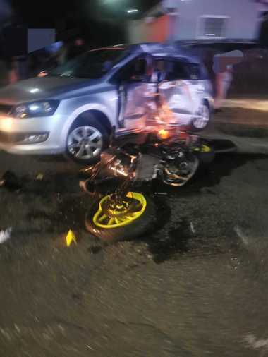 Neamţ: Un tânăr de 19 ani a murit, iar alte patru persoane au fost rănite, într-un accident rutier în care au fost implicate o maşină şi o motocicletă - FOTO