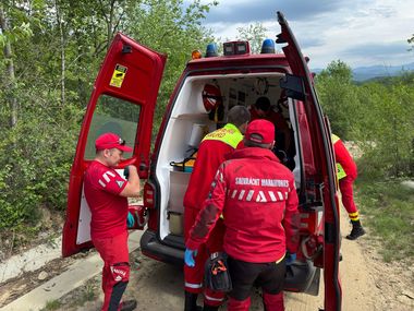 Maramureş: Mobilizare a Salvamont, Poliţiei şi localnicilor pentru căutarea şi salvarea unui cioban care a plecat de la o stână şi nu a mai răspuns la telefon. El a fost găsit incoerent