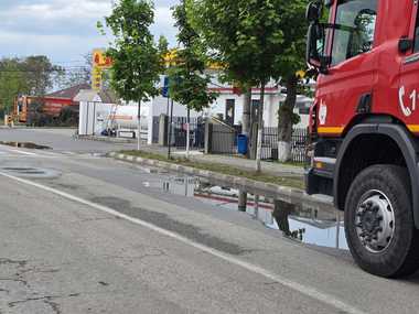 UPDATE - Dâmboviţa: Scurgere de gaz la o butelie de GPL, într-o bezinărie de pe DN 7, la Titu/ Persoanele din zonă, evacuate/ Acolo a ajuns un echipaj specializat pentru remedierea defecţiunii/ Intervenţia, finalizată