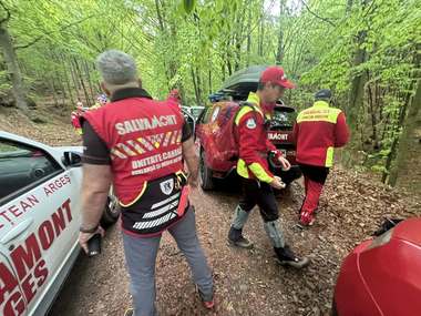 Braşov: Salvatori din trei judeţe, poliţişti şi voluntari au participat la căutarea un bătrân dispărut de două săptămâni în zona localităţilor Codlea şi Holbav/Octogenarul a fost găsit mort