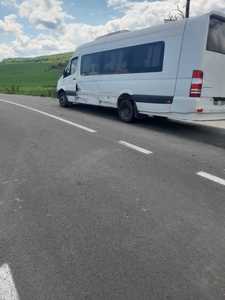 UPDATE - Alba: Microbuz şcolar în care se aflau 14 copii, implicat într-un accident rutier, la ieşirea din Blaj/ Un copil de patru ani a fost rănit uşor