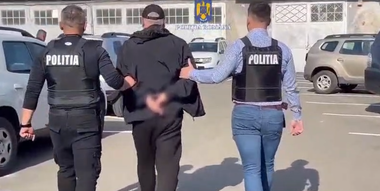 Cluj: Bărbatul reţinut după ce a înşelat un vârstnic cu peste 1,4 milioane de lei, timp de 11 ani, arestat preventiv/ El pretindea că ar obţine câştiguri din afaceri cu BNR, dar urmărea de fapt să îşi însuşească banii - VIDEO