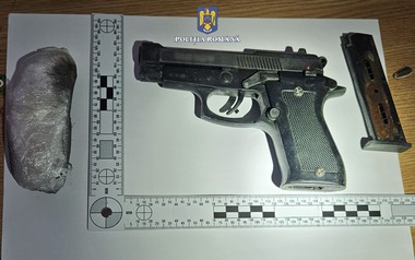 Poliţia Română: Peste 320 de percheziţii, în perioada 12-15 mai, la persoane suspectate că au cumpărat arme şi muniţii din mediul online / Au fost descoperite peste 200 de arme, dar şi cartuşe şi articole pirotehnice - VIDEO