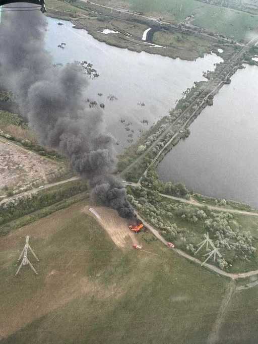 UPDATE - Galaţi: Incendiu la anvelope, în localitatea Şendreni/ S-a emis mesaj RO-Alert din cauza degajărilor mari de fum/ Incendiul, stins/ Focul ar fi fost provocat intenţionat - FOTO, VIDEO