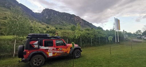 UPDATE Alba: Intervenţie a salvamontiştilor pentru recuperarea a trei turişti străini/ Aceştia au fost găsiţi şi vor fi coborâţi în siguranţă de pe munte