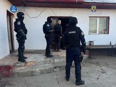 Ialomiţa - 34 de percheziţii la persoane cercetate pentru nerespectarea regimului armelor şi muniţiilor - FOTO