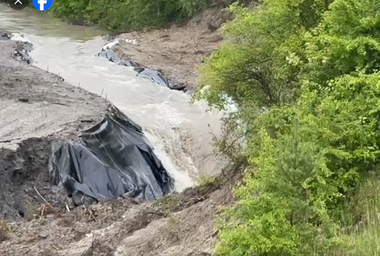 UPDATE Inundaţii de proporţii la Salina Praid/ Debitul pârâului din zonă a crescut de peste o sută de ori faţă de o zi normală. Activităţile în zona salinei, sistate pentru a evita pierderi de vieţi omeneşti/ anunţul premierului ungar VIDEO